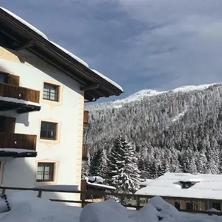 Perla*** Hotel